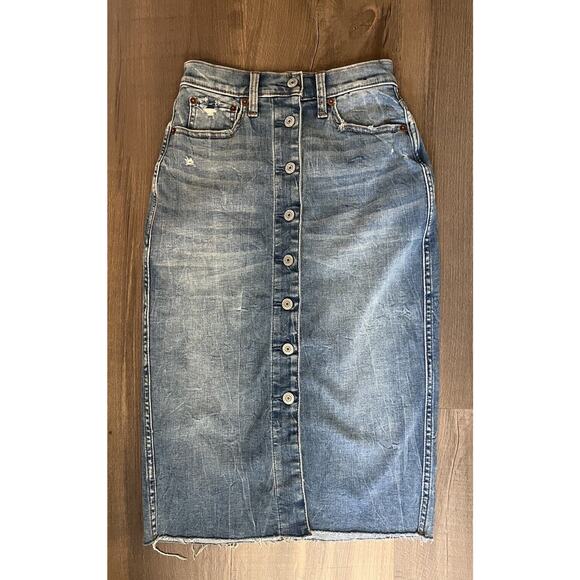 Abercrombie & Fitch Dresses & Skirts - Abercrombie & Fitch Women’s Sz 24(00)Button Front Frayed Hem Denim Pencil Skirt